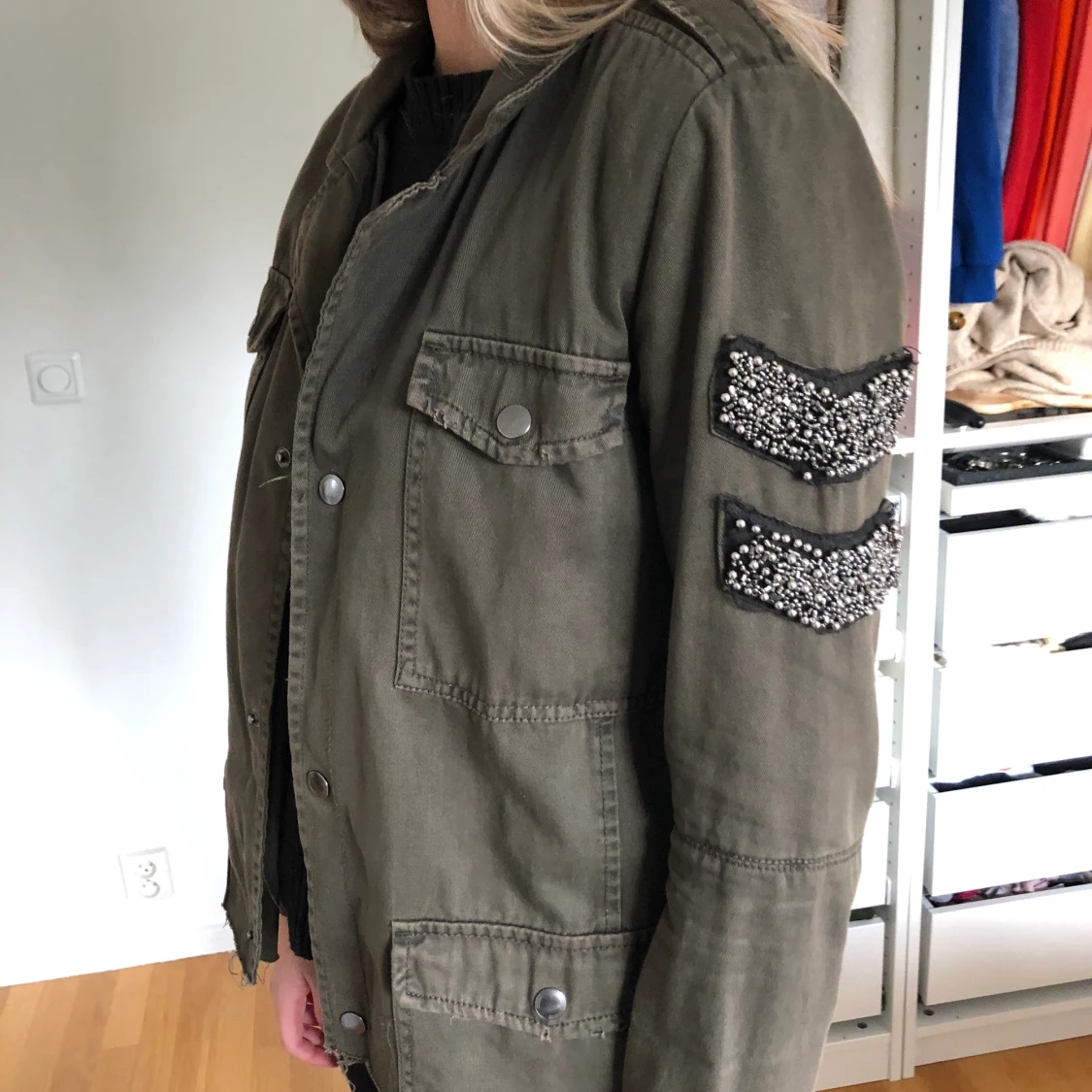 Militär jacka med silverdetaljer