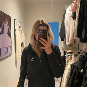 Haglöfs apex good jacket - Säljer denna oanvända haglöfs jacka,  kan inte lämna tillbaka längre så därför säljer jag! Jag 