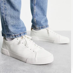 NYA : Bershka sneakers  - Nya och oanvända i storlek 41.