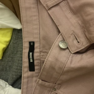 Jeans  - Säljer mina fina jeans då dem var blivit för stora  Dem är helt ny skick 