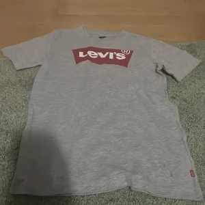 Levis tröja  - Väldigt bra skick  