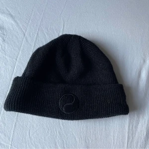 Our legacy mössa - Knappt använd av mig Köptes på ragtime i gbg i våras Inga flaws    Kolla in mina andra annonser😊