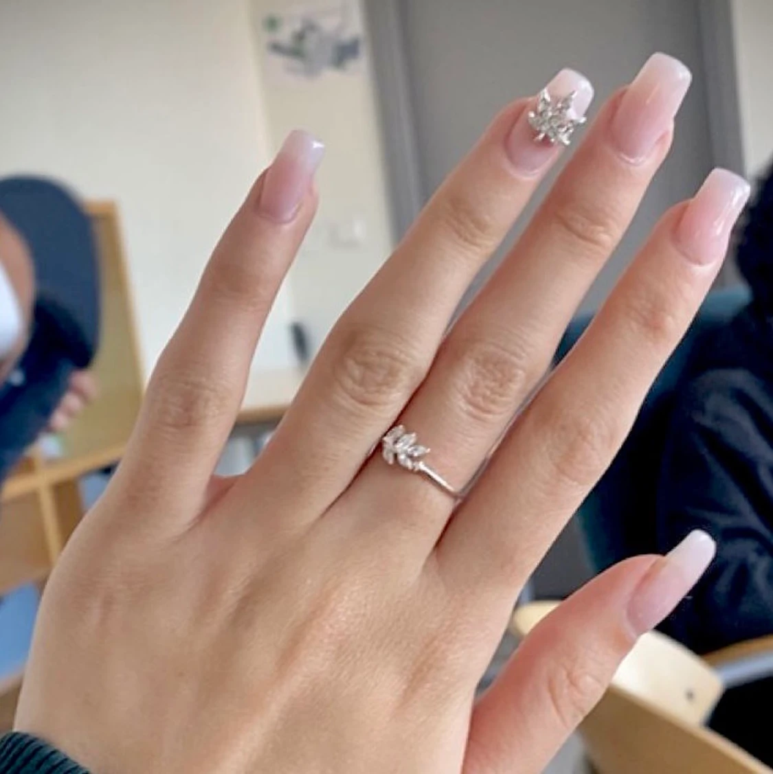 Gör naglar för 150kr 