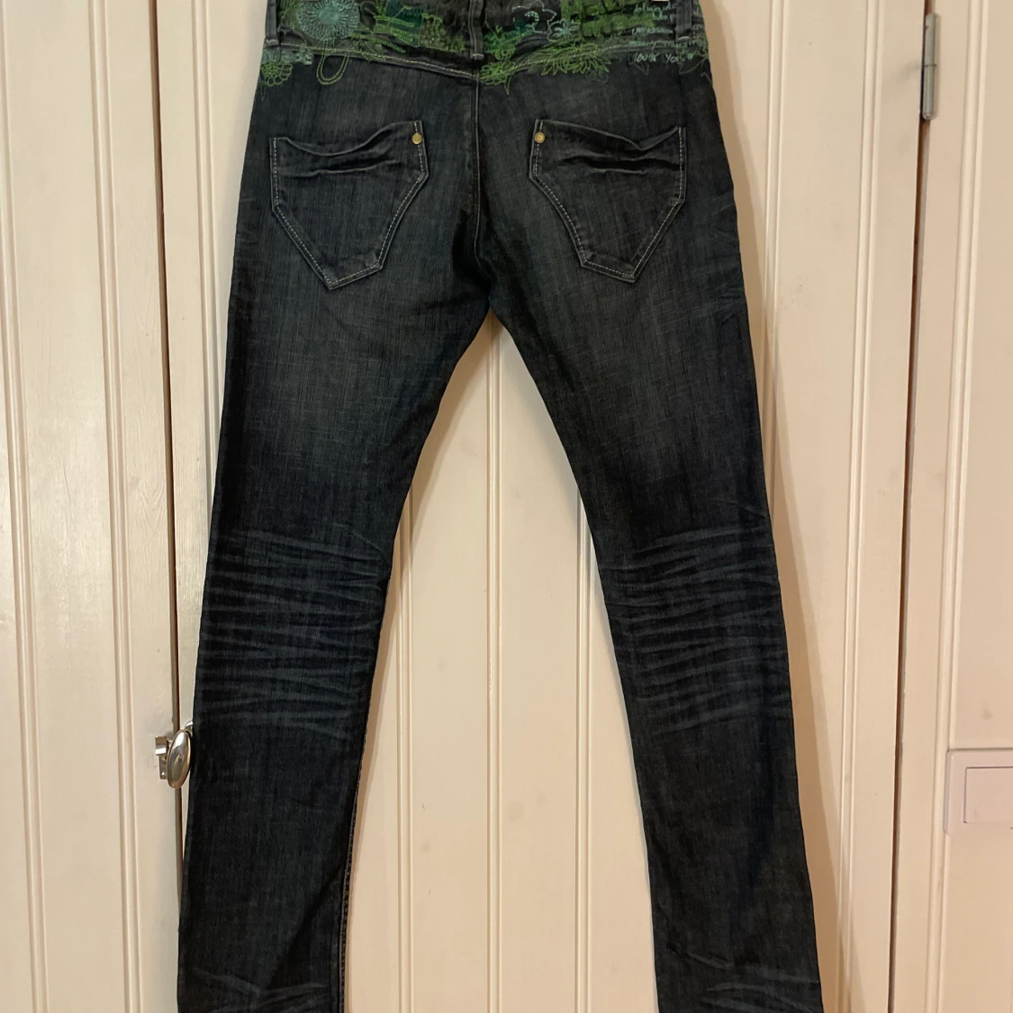 Low waist jeans med brodyr  - 91