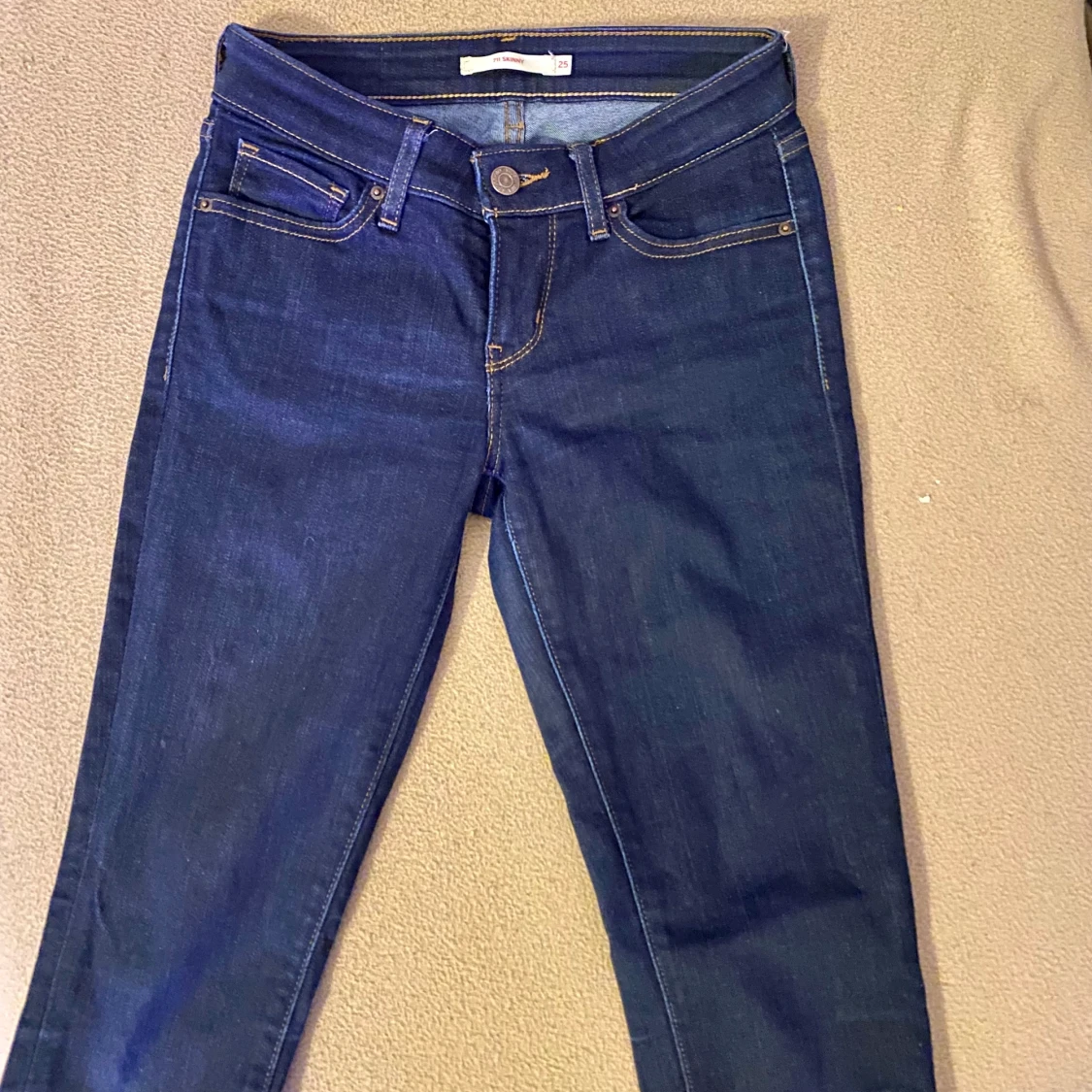 Nya Levis jeans  - 90