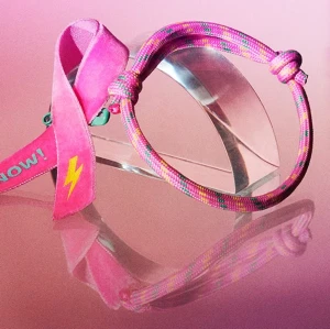 Rosa bandet/armband REA - Nu säljer jag 5 stycken rosa bandet och 6 stycken rosa bandet armband för 40 och 80 kr istället för 50/100 kr som de kostar i butik. Jag gör detta för att ge bidrag till rosa bandet. De är oöppnade och såklart nya. Inköpa på ICA.  Frimärke kostar 13