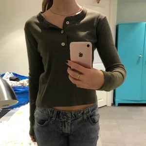 Brandy Melville tröja  - Nyskick! Knappt använt, säljer då den inte kom till användning 