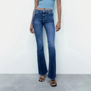 Bootcut mid rise - Säljer dessa då de inte passar mig, jättefint skick inte defekter alls!❤️‍🔥 pris är diskuterbart 