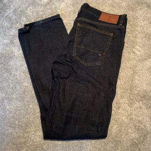 Tommy Hilfiger jeans 32/32 - Endast provade Tommy Hilfiger jeans 32/32 mercer regular fit