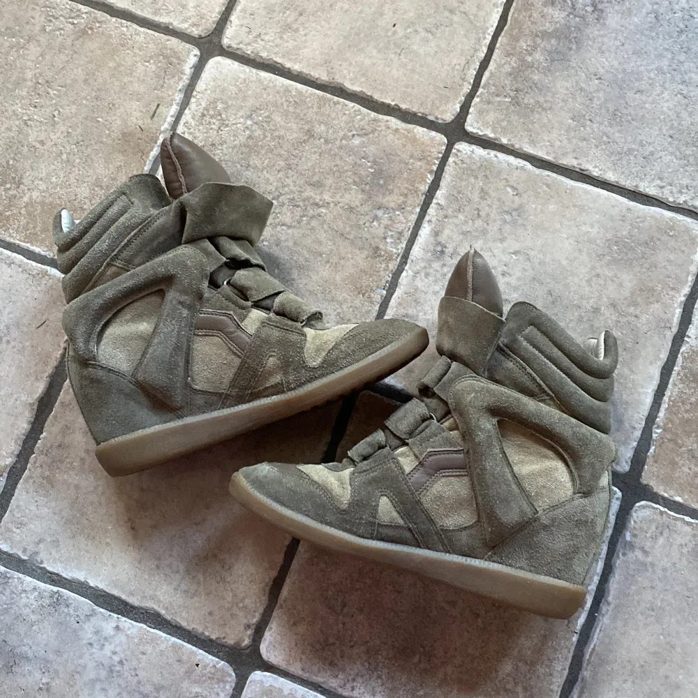 Isabele marant skor Köpte dessa från Plick, jätte fina och som nya men kommer inte till någon användning. Passar även till 37/37,5. Skor.