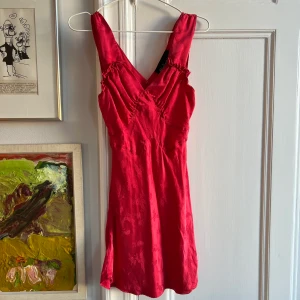 Klänning - Klänning från Réalisation Par.  Modell ”The Roxy i Red Dragon”  Storlek XS  Nypris ca 2000kr