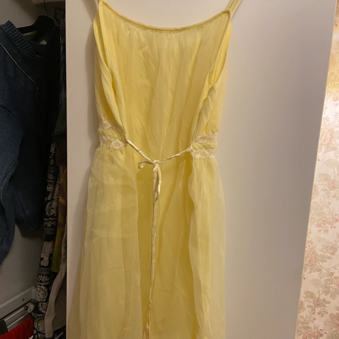 Gul klänning - 90