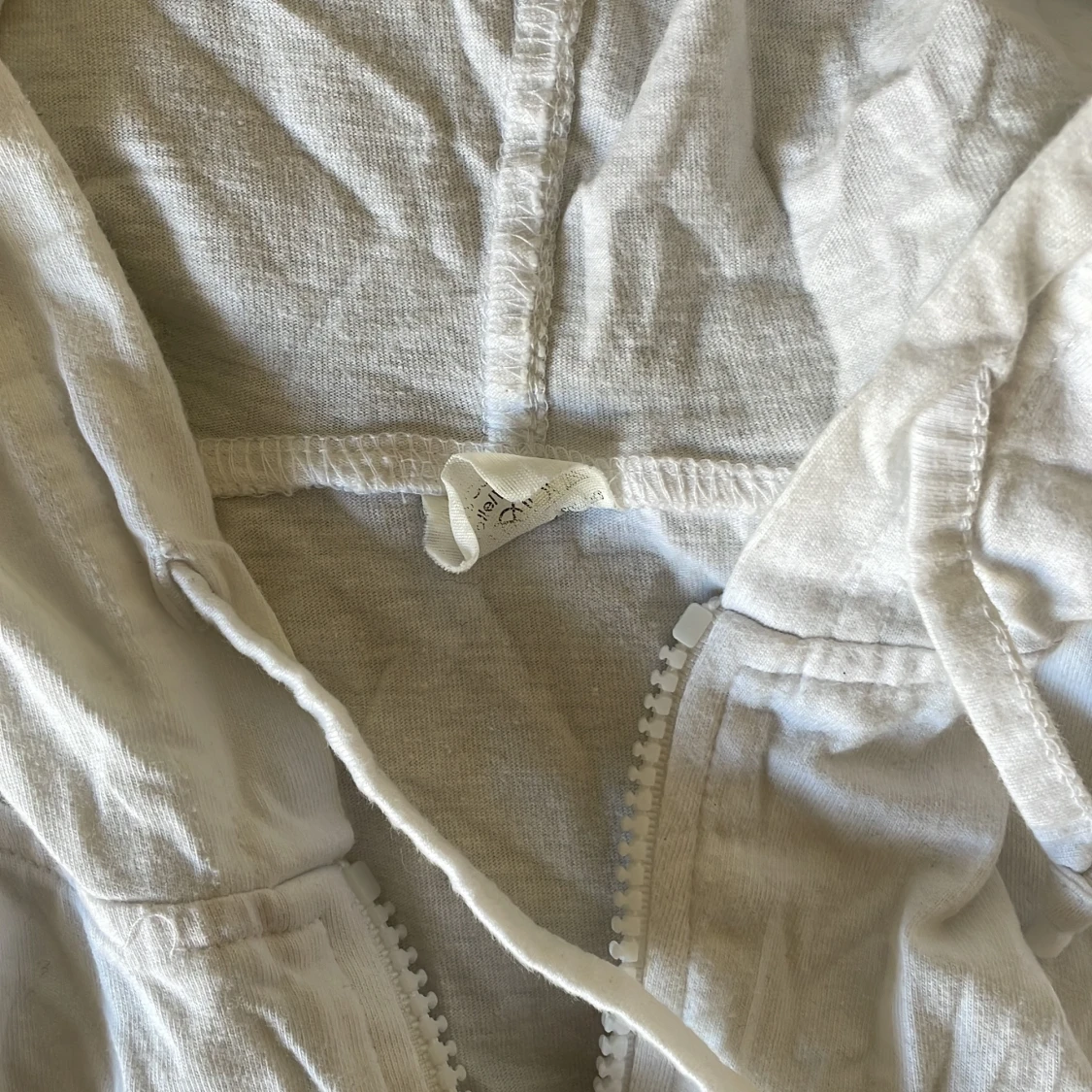 Vit kofta/huvtröja - 91