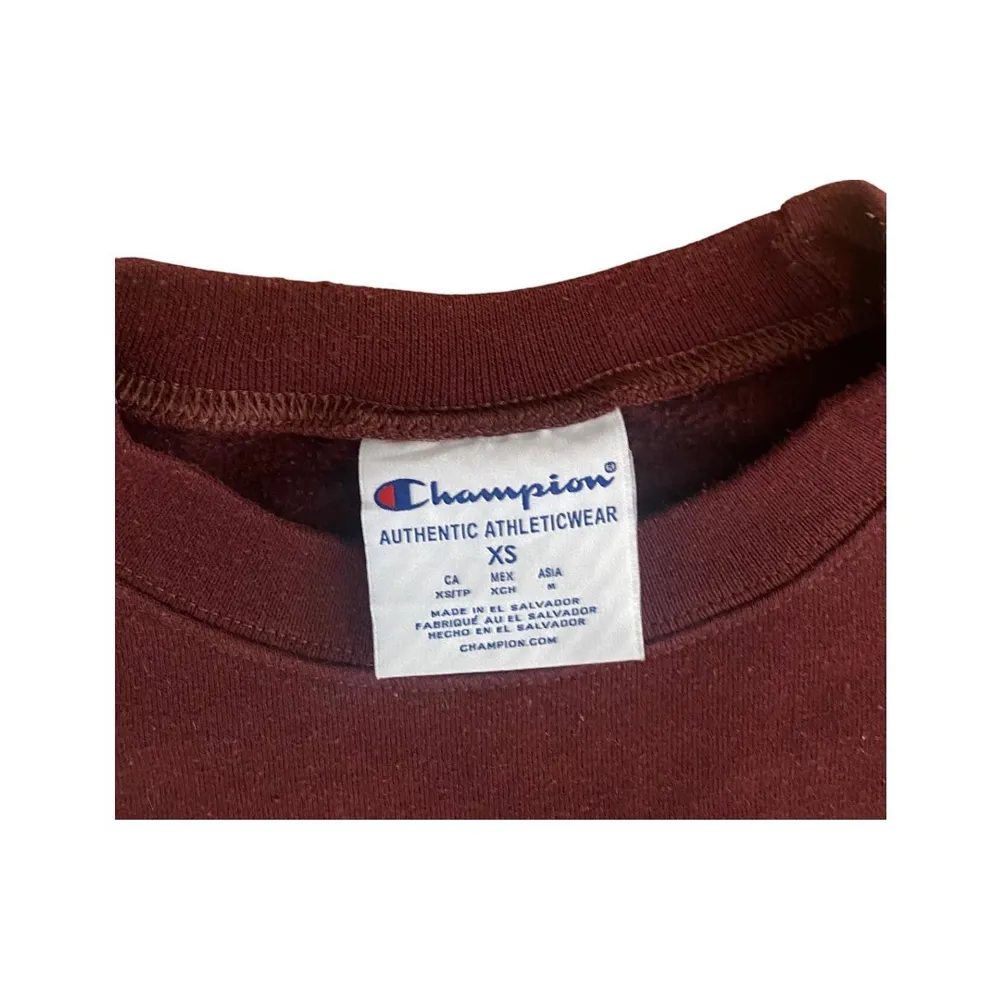 Champion Custom College Of Charleston Vintage Unisex Sweatshirt 🤍  Pris: •250kr  Stl: XS  Bredd 44cm Längd 62cm  Kontakta mig för mer info 🤩  . Hoodies.