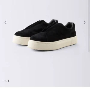 Eytys doja - Säljer min eytys doja i mocka! Använda men i fint skick. Har lite slitage mm inuti men syns eller känns inte när man har på sig dem☺️köpta hösten 2020