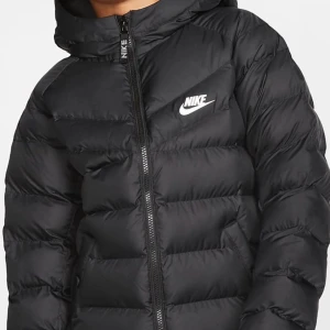 Nike Jacka - Nike jacka som knappt är använd, vid intresse löser jag självklart egna bilder!❤️