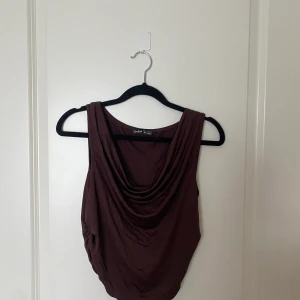 Toppar - 3 oanvända toppar från Shein.  En brun,svart och en vit. Passar både smal och medium 