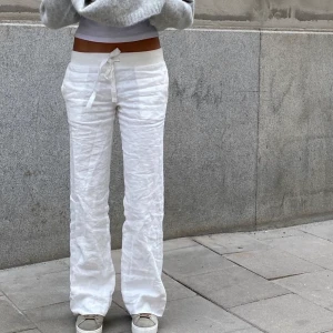 Linnebyxor - Helt nya linnebyxor från alobha label, aldrig använda då de är förstora för mig😇💕 ordinariepris: 699kr säljer för: 599kr Kontakta för fler bilder eller info💕