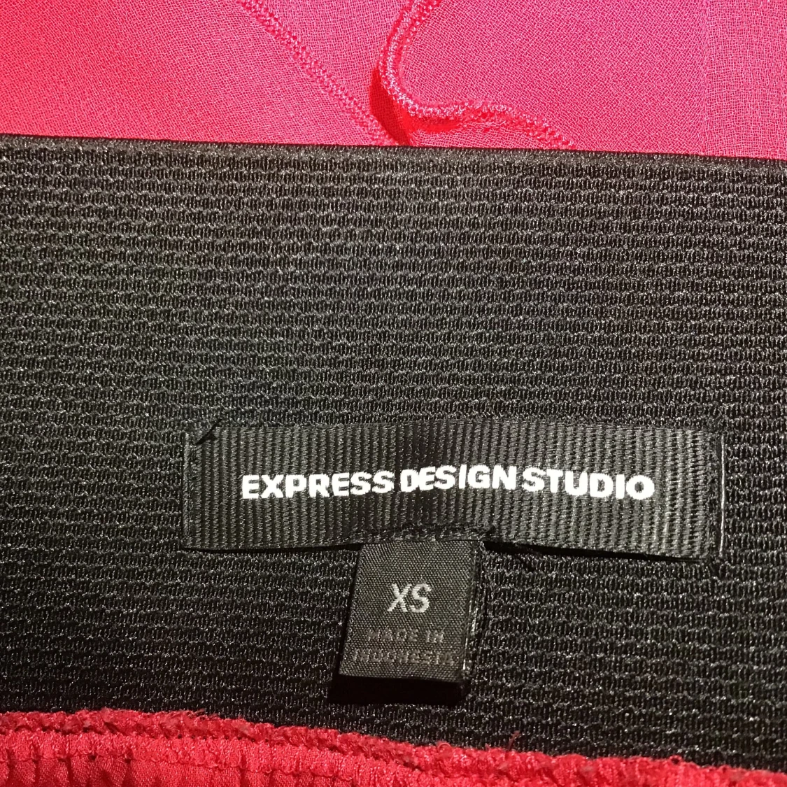 Oanvänd skitfin röd volangkjol!! - 90