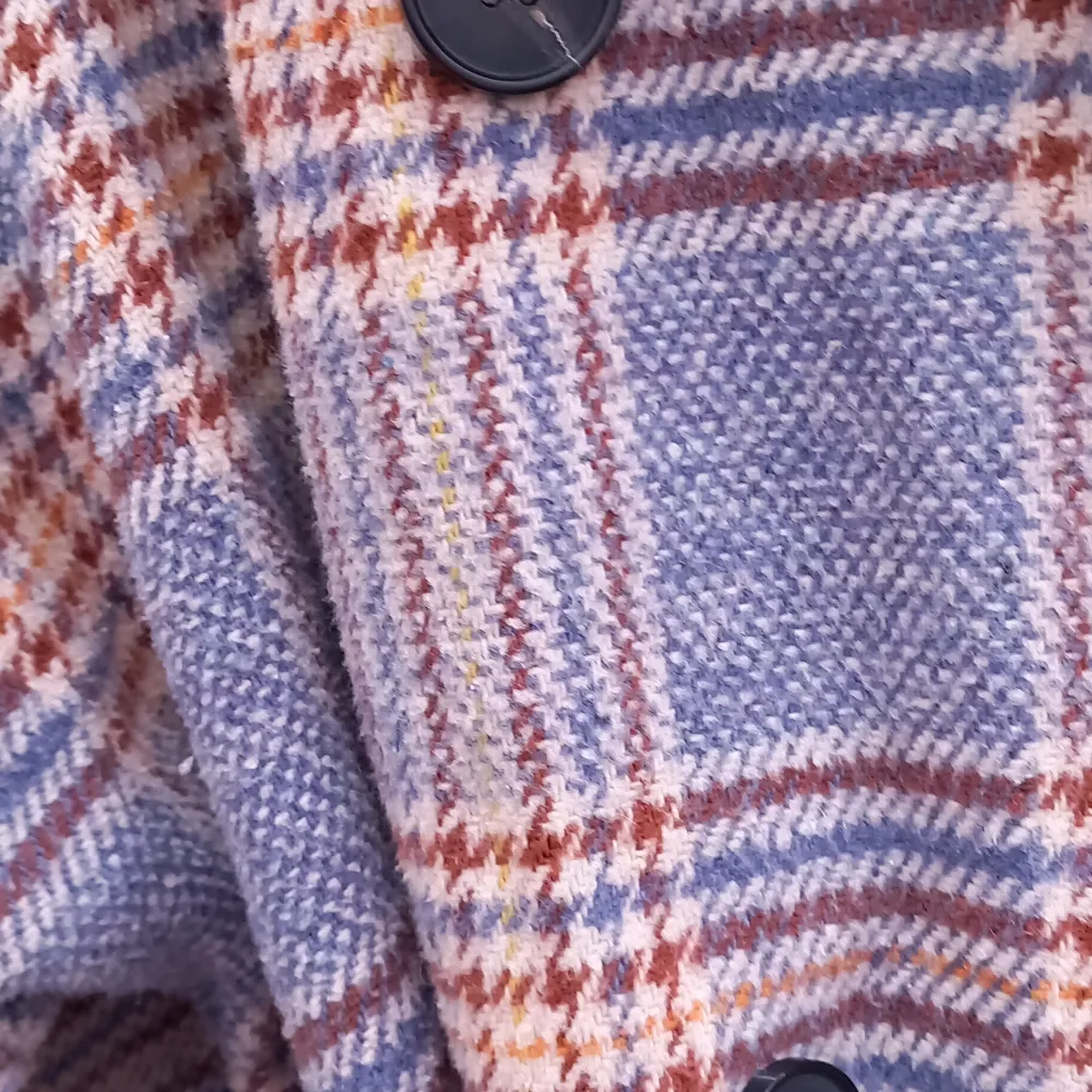 Checked jacket. Double aodded. Warm for autumn or winter if worn with parka vest. . Jackor.