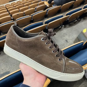 Lanvin - Ett par lanvin skor i nyskick! Inga flaws osv Inget og medföljer  Storlek 9 alltså 43 Nypris 4200 sek Tra bud 