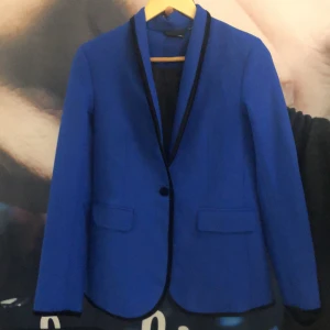 Kostym  - Dam kosym i fint kik , oanvänt 