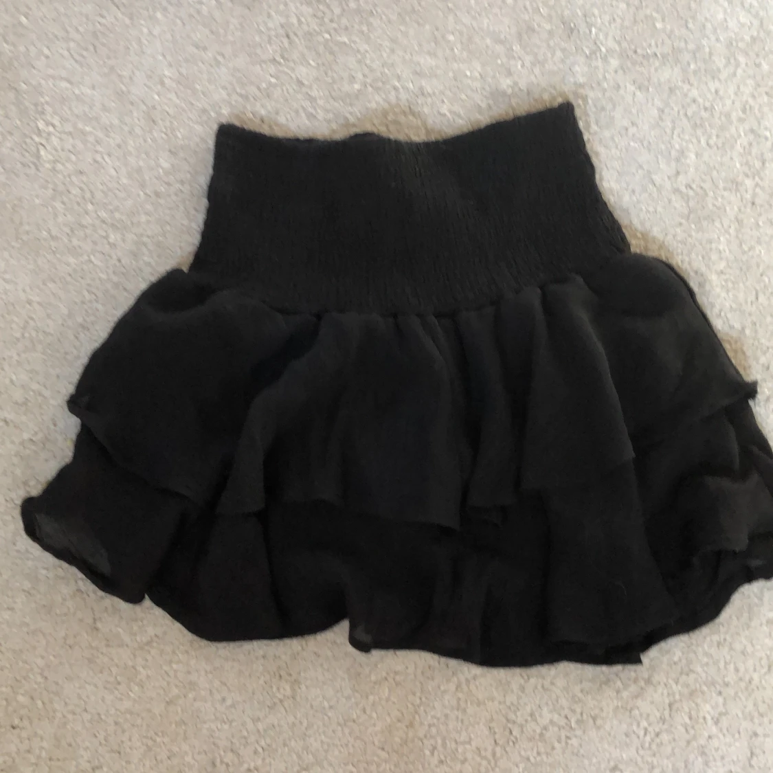 Svart volangkjol - 91