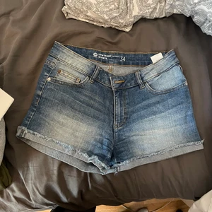 Shorts  - Shorts från Cubus, knappt använda i fint skick. Storlek 34
