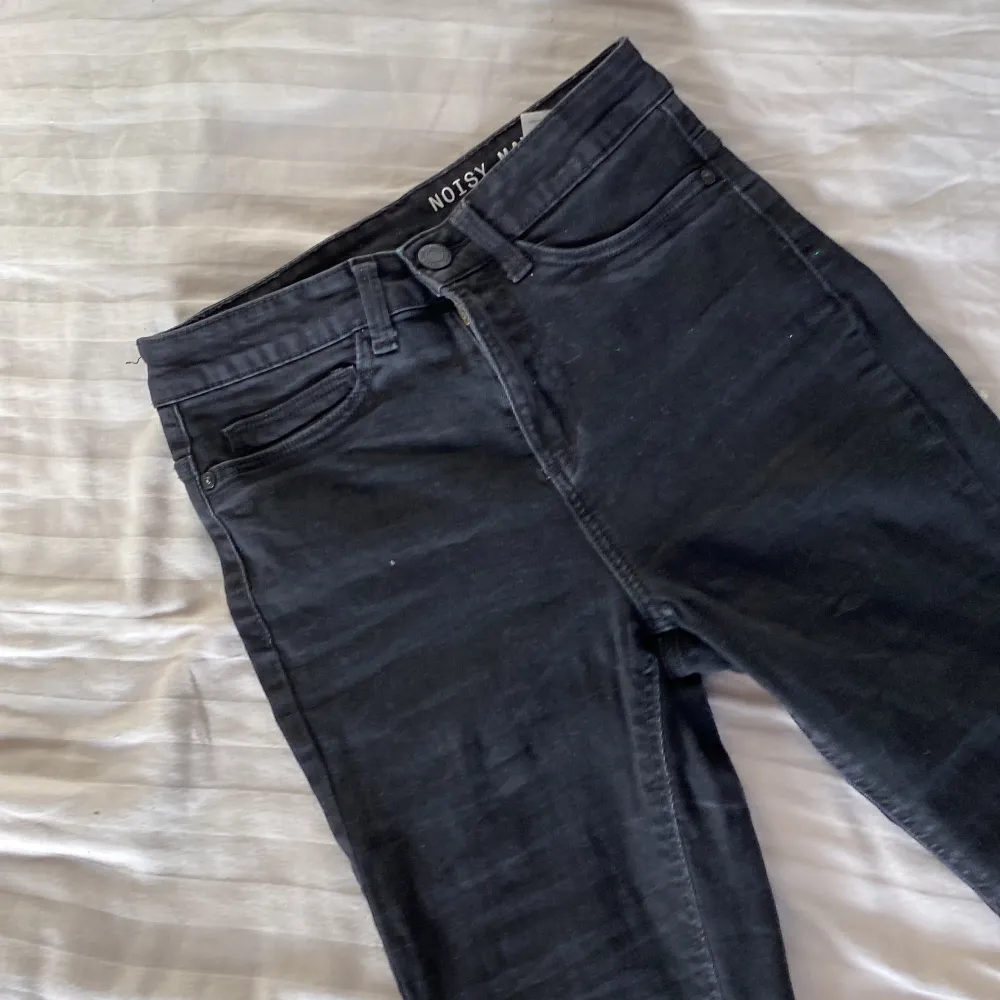 Vanliga svarta skinny jeans med stretchigt material . Jeans & Byxor.