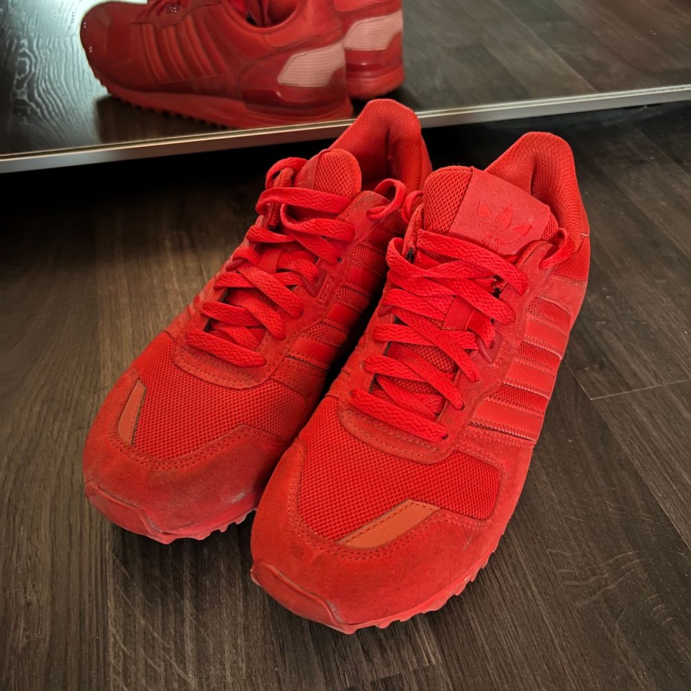 Röd Adidas sneakers - Adidas | Plick Second Hand
