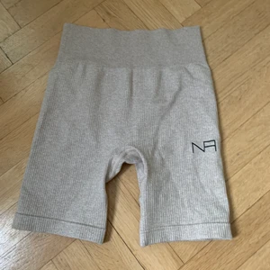 Cykelbyxor  - Beiga cykelbyxor. Aldrig använda då jag inte tyckte de passade till min hudton. Storlek small men passar även en x-small