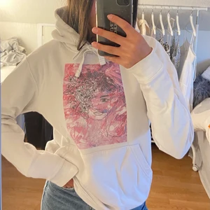 The Cool Elephant hoodie - Jättefin ”Flowergirl” hoodie från The Cool Elephant i strl xs 🌸 Hoodien är i bra skick. Priset är exklusive frakt 🌷🌷  ‼️TRYCK INTE PÅ ”KÖP NU”