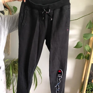 Champion Mjukisbyxor - Använda mjukisbyxor i storlek S från Champion. 