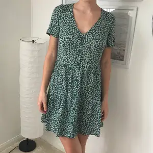 Grön klänning, använd 1 gång