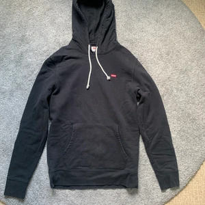 Huvtröja från Levis storlek s - Huvtröja från Levi’s i storlek S 