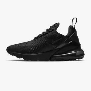 Nike air Max 270 - Strl 37,5. Bra skick, kan skicka bilder. Använd enstaka tillfällen. Köptes för 1700kr mitt pris; 400kr