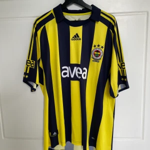 Äkta Fenerbache fotbollströja från 2008/09 - En äkta Fenerbachetröja från säsongen 08/09 i bra skick. Inget slitage syns 