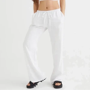 Linnebyxor Hm - De slutsålda och eftertraktade linnebyxorna från hm i storlek xs! Helt nya! Säljer eftersom jag köpte både xs och s, därefter valde S❤️ frakten är inte inkluderad! Köp direkt för 500+frakt 