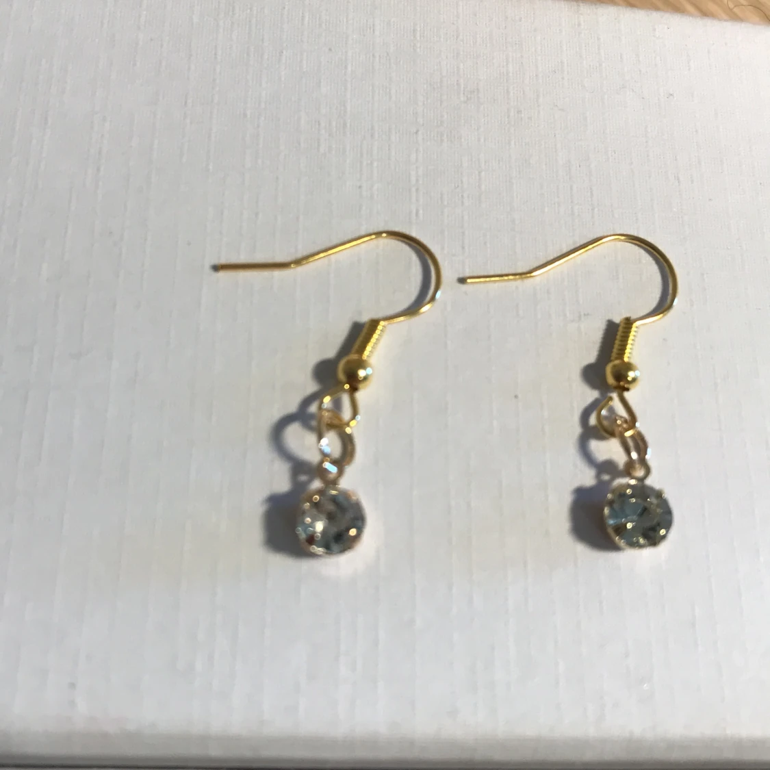  Här är ett par handgjorda örhengen ✨