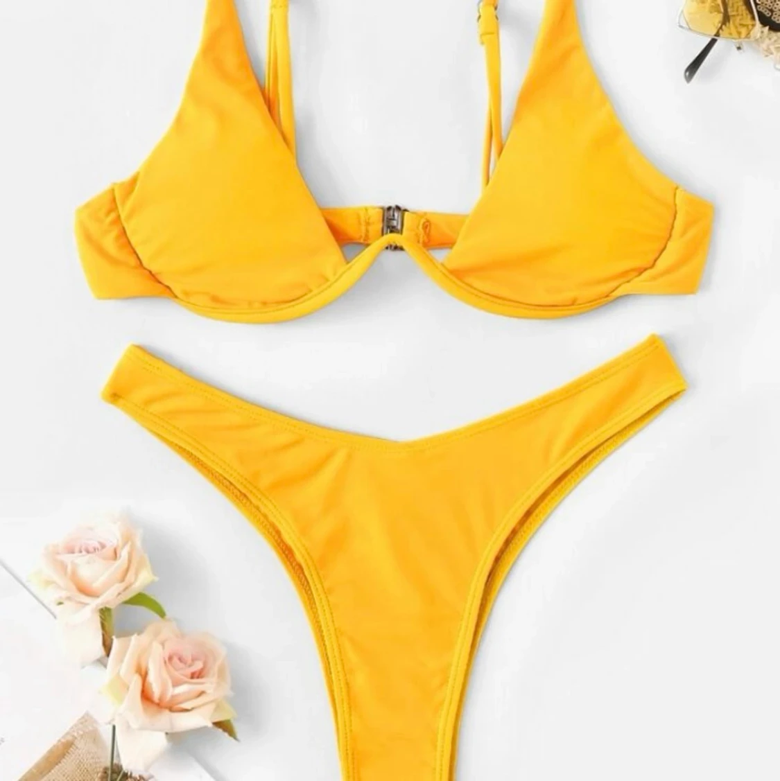 Gul bikini