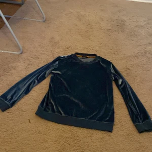 Shein  - Den är använd 1 gång och den är bra och skön tröja för barn 