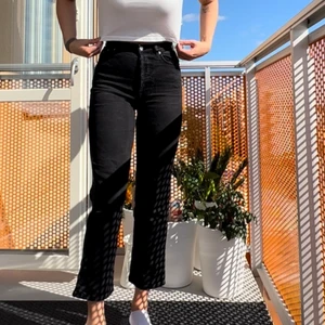 Stonewashed jeans - Stonewashed jeans från NA-KD. Använder ej då jag tycker de är för korta på mig. Ber om ursäkt för dåliga bilder - var väldigt stressad. 