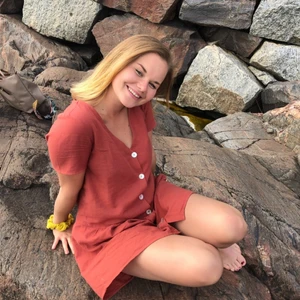 Sommarklänning - Sommarklänning med knappar framtill. Storlek M 🌸