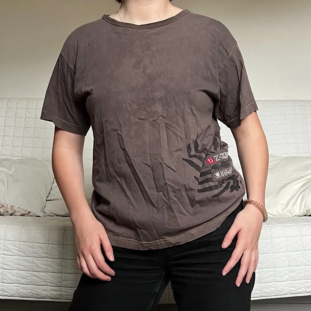 Säljer denna coola crocker T-shirt i storlek XL (passar M/L)❤️. T-shirts.