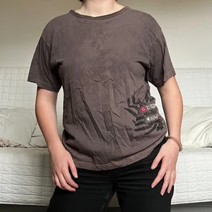 Brun T-shirt - Säljer denna coola crocker T-shirt i storlek XL (passar M/L)❤️