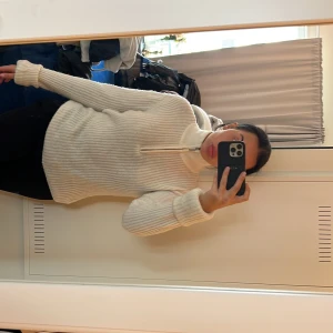 Whool blend, stickad tröja  - Köpt på BIKBOK, använd få gånger. 