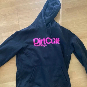 Dirtcult tröja  - Inte använd många gånger 