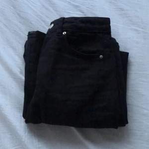 Snygga jeans i *perfekt* skick från Gina tricot!:) köptes för ca 600-700kr och säljs för 250 😋 denna annonsen är en repost:) 
