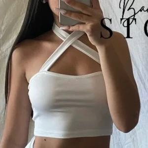 Topp - Skit snygg topp, säljer då den är lite för liten 🫶🏼 lånad bild 