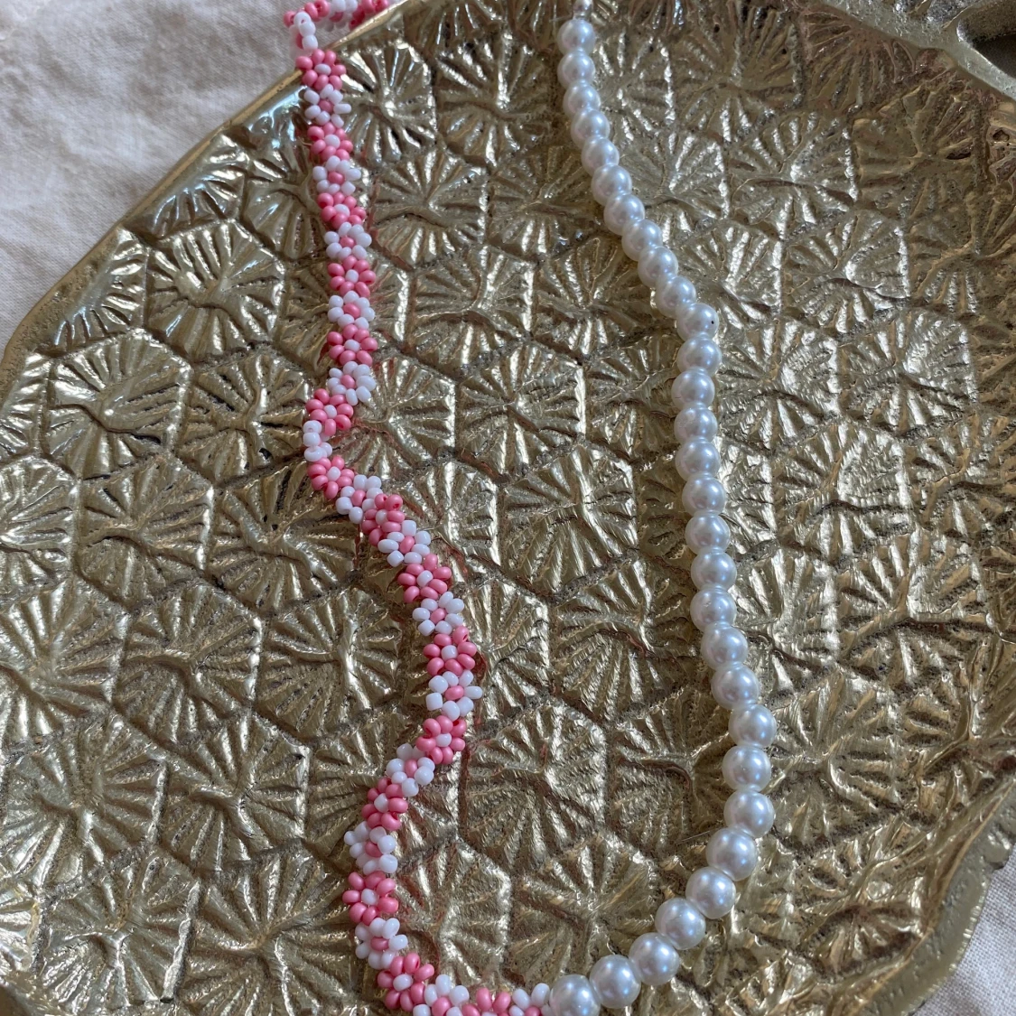 Jättefint blommigt halsband!💗 - 90